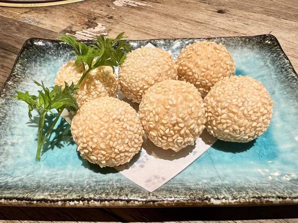 G17.Red bean and sesame balls 红豆芝麻球 6pc